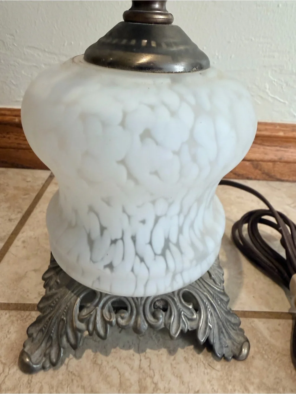 Vintage-Style frosted White/Mottled Glass Table Hurricane Parlor Lamp Works